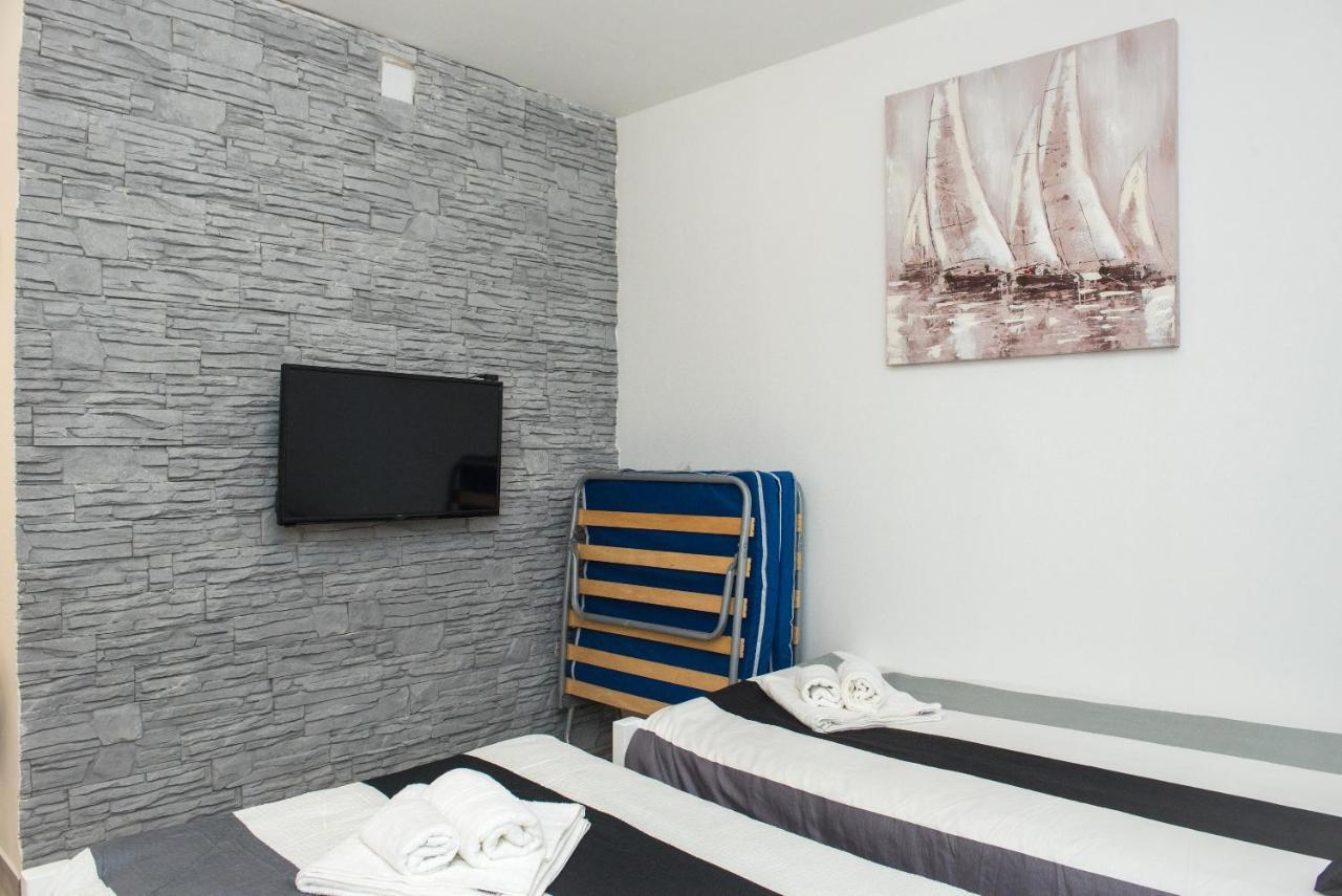 Studio Apartment Bilic Sibenik Bagian luar foto