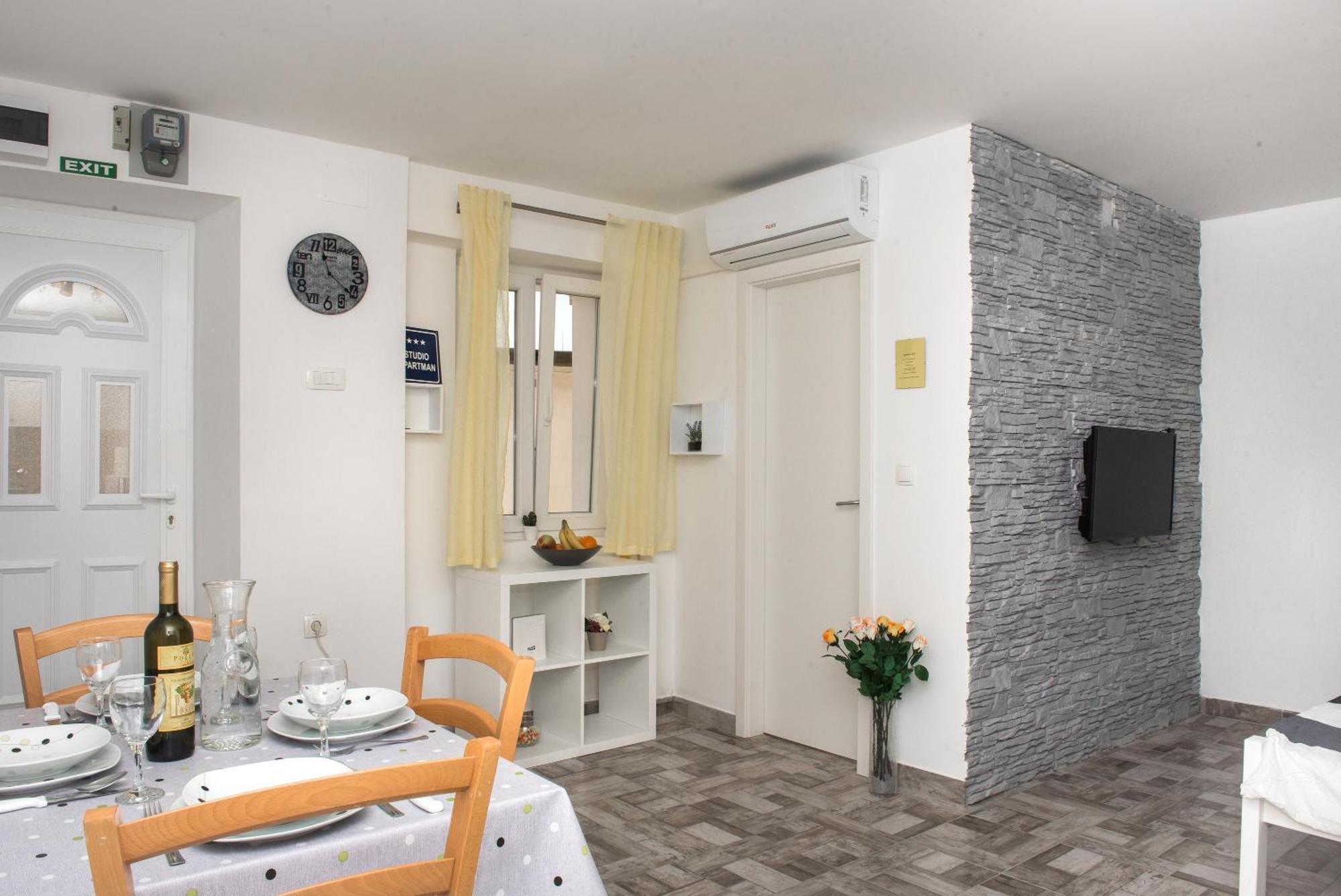 Studio Apartment Bilic Sibenik Bagian luar foto
