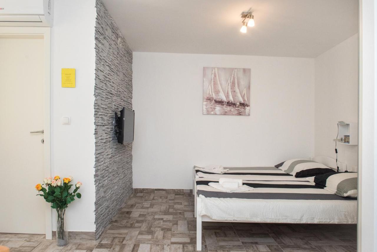 Studio Apartment Bilic Sibenik Bagian luar foto